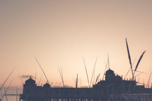 Varbergs kallbadhus i solnedgång